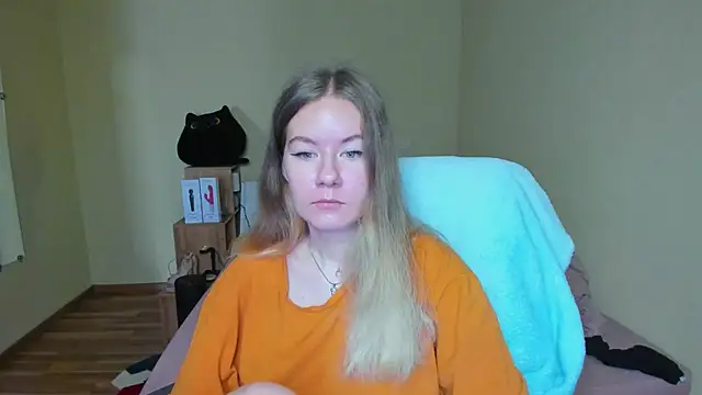 Snapshot of EmilyPaw chatting on 03-13-25, 07:20 EmilyPaw online show from 03-13-25, 07:20