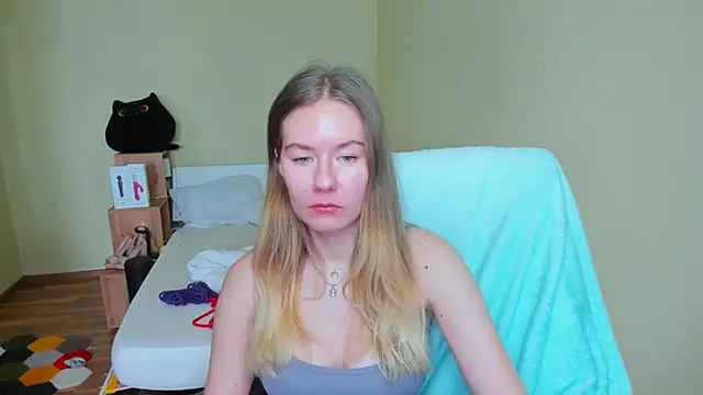 Snapshot of EmilyPaw chatting on 03-21-25, 10:39 EmilyPaw online show from 03-21-25, 10:39