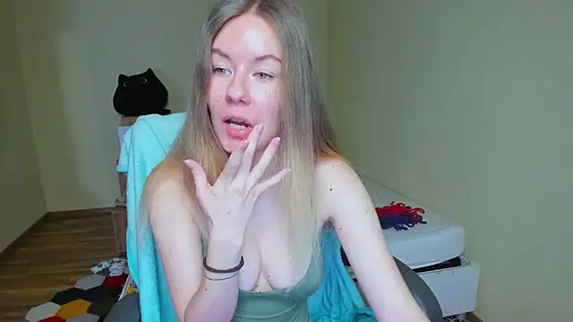 Snapshot of EmilyPaw chatting on 03-22-25, 07:15 EmilyPaw online show from 03-22-25, 07:15