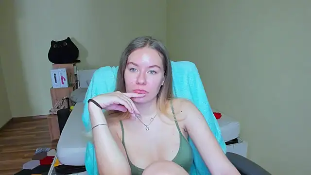 Snapshot of EmilyPaw chatting on 03-23-25, 08:26 EmilyPaw online show from 03-23-25, 08:26