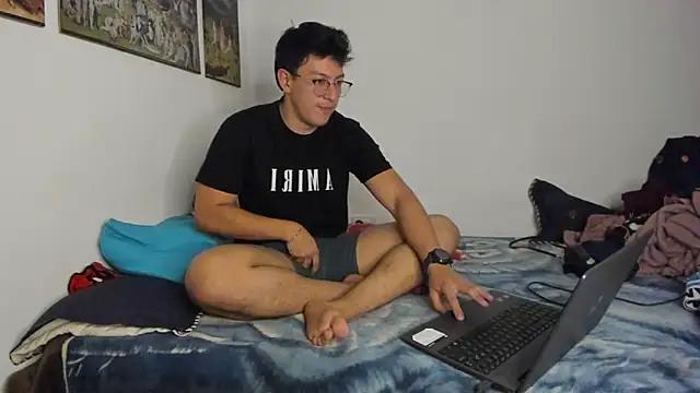 Snapshot of Amon__ashford chatting on 03-22-25, 07:47 Amon ashford online show from 03-22-25, 07:47