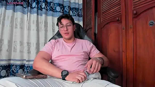 Snapshot of Amon__ashford chatting on 03-03-26, 01:12 Amon ashford online show from 03-03-26, 01:12