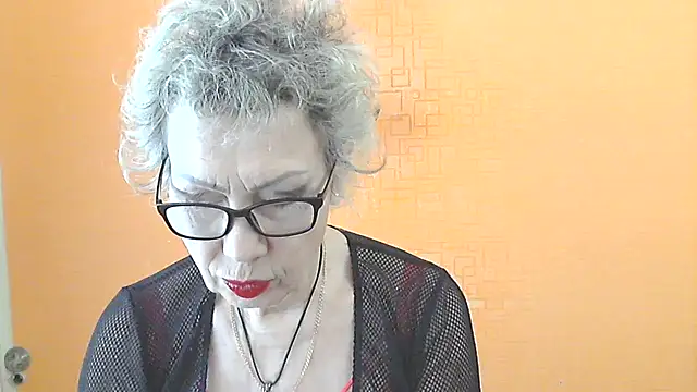 NessyJenixs online show from 04-01-26, 06:47