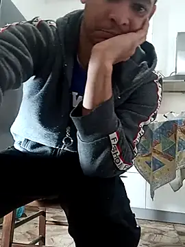 Snapshot of cingonduro chatting on 03-22-25, 10:06 cingonduro online show from 03-22-25, 10:06