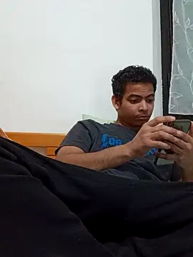 Snapshot of cingonduro chatting on 11-12-25, 07:13 cingonduro online show from 11-12-25, 07:13