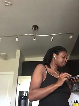 Snapshot of theprettysoles chatting on 04-20-26, 08:43 theprettysoles online show from 04-20-26, 08:43