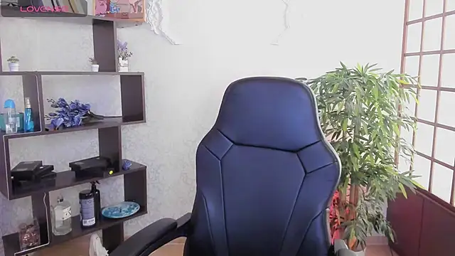 Snapshot of KristineBeauty chatting on 03-19-25, 08:34 KristineBeauty online show from 03-19-25, 08:34