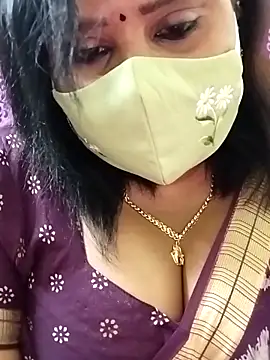 Queenflowerr online show from 10-16-25, 04:46