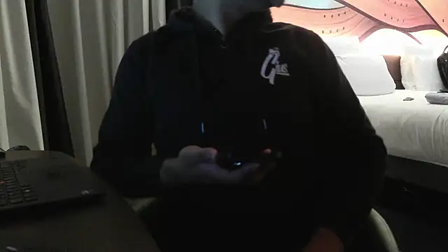 Snapshot of IndienTiger chatting on 02-11-26, 09:20 IndienTiger online show from 02-11-26, 09:20