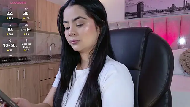 Layla Breezee online show from 04-06-26, 11:11