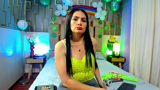 Snapshot of scarlet_hit chatting on 03-15-25, 04:24 scarlet hit online show from 03-15-25, 04:24