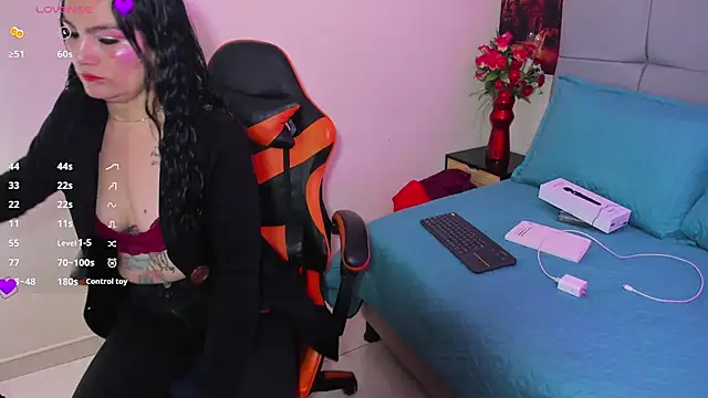 Snapshot of scarlet_hit chatting on 09-27-25, 05:23 scarlet hit online show from 09-27-25, 05:23