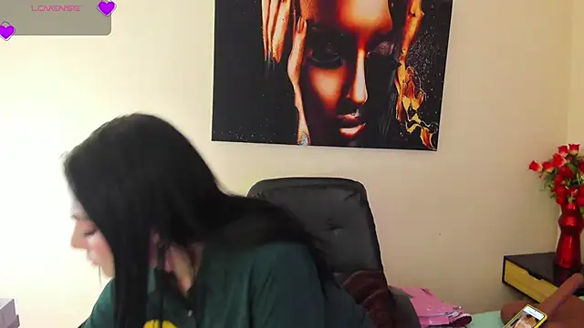 Snapshot of scarlet_hit chatting on 10-29-25, 03:42 scarlet hit online show from 10-29-25, 03:42