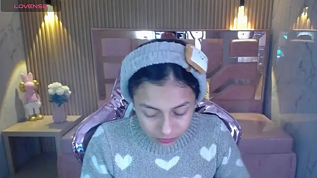 Snapshot of lilith_petit_sub chatting on 02-13-25, 01:05 lilith petit sub online show from 02-13-25, 01:05