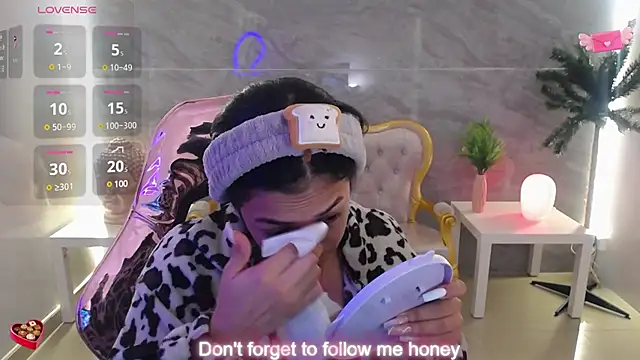 Snapshot of lilith_petit_sub chatting on 02-16-25, 01:05 lilith petit sub online show from 02-16-25, 01:05