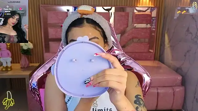 Snapshot of lilith_petit_sub chatting on 10-26-25, 12:55 lilith petit sub online show from 10-26-25, 12:55