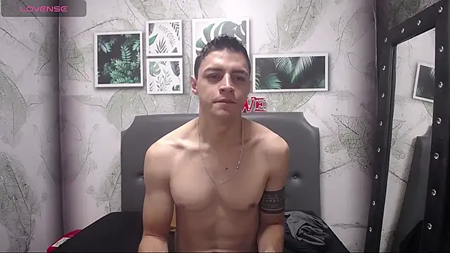 Snapshot of Frank_Millers chatting on 02-04-25, 12:22 Frank Millers online show from 02-04-25, 12:22