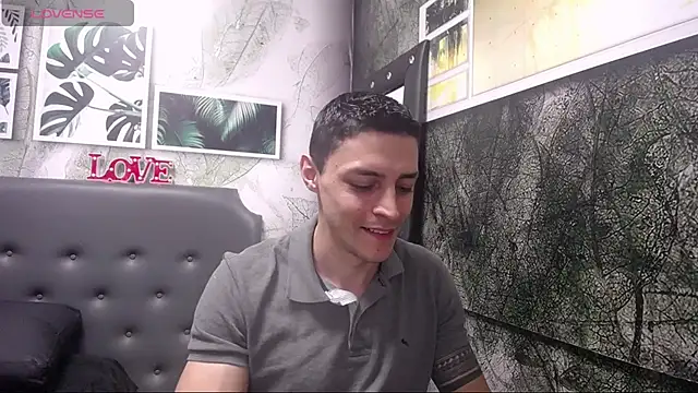 Snapshot of Frank_Millers chatting on 02-06-25, 11:32 Frank Millers online show from 02-06-25, 11:32