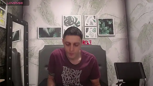 Snapshot of Frank_Millers chatting on 02-19-25, 12:33 Frank Millers online show from 02-19-25, 12:33