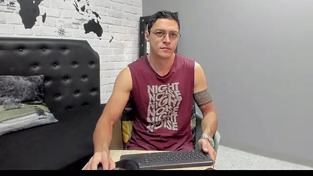 Snapshot of Frank_Millers chatting on 11-11-25, 08:42 Frank Millers online show from 11-11-25, 08:42