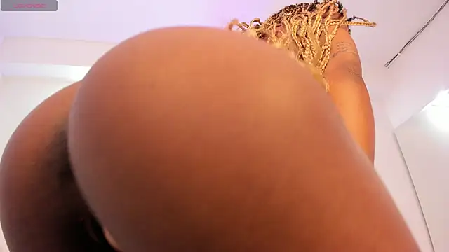 Snapshot of taliarussel chatting on 02-21-25, 01:00 taliarussel online show from 02-21-25, 01:00