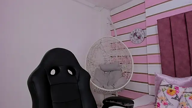 Snapshot of taliarussel chatting on 03-12-25, 10:39 taliarussel online show from 03-12-25, 10:39