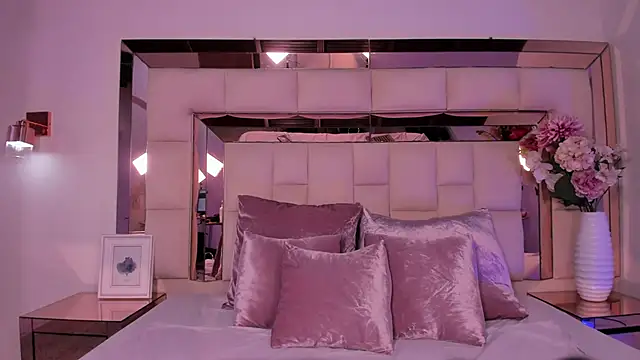 Snapshot of taliarussel chatting on 03-21-25, 10:06 taliarussel online show from 03-21-25, 10:06