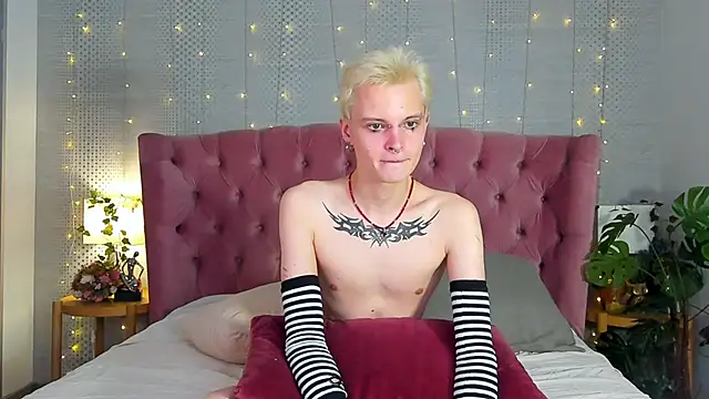 Snapshot of DemianEnglen chatting on 01-25-25, 12:17 DemianEnglen online show from 01-25-25, 12:17