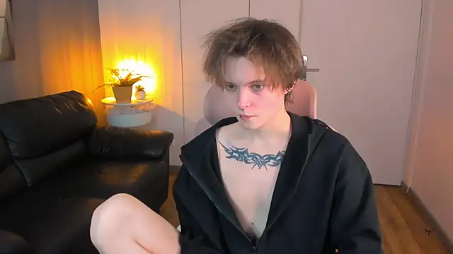 Snapshot of DemianEnglen chatting on 04-09-26, 03:28 DemianEnglen online show from 04-09-26, 03:28