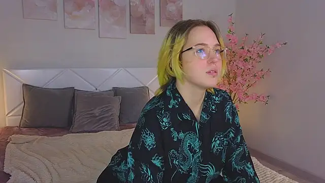 Snapshot of Manic_pixie_ chatting on 01-23-25, 10:54 Manic pixie online show from 01-23-25, 10:54