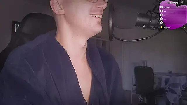 Snapshot of Moonsire1 chatting on 09-14-25, 05:56 Moonsire1 online show from 09-14-25, 05:56