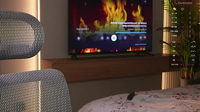 Sofa 01 online show from 10-12-25, 02:16