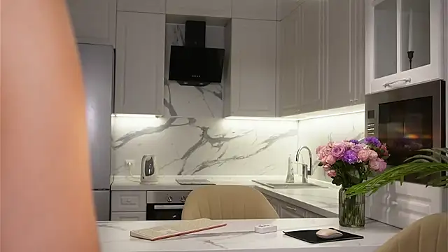 Sofa 01 online show from 11-12-25, 01:11