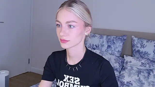 GabriellaOlsen online show from 12-17-25, 01:39