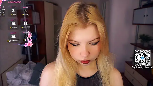 LynetHakes online show from 09-19-25, 04:14