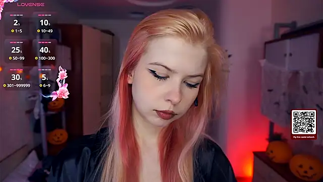 LynetHakes online show from 10-14-25, 04:24