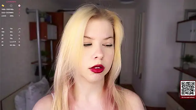 LynetHakes online show from 12-23-25, 06:22