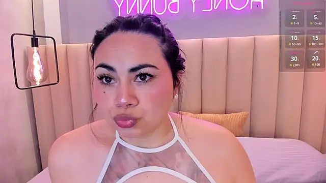 Snapshot of Naomymonroe_ chatting on 06-30-26, 10:49 Naomymonroe online show from 06-30-26, 10:49