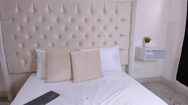 bella bloomg online show from 03-18-25, 07:31