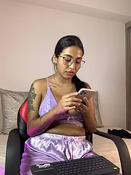 Snapshot of genesissara chatting on 02-24-25, 01:57 genesissara online show from 02-24-25, 01:57