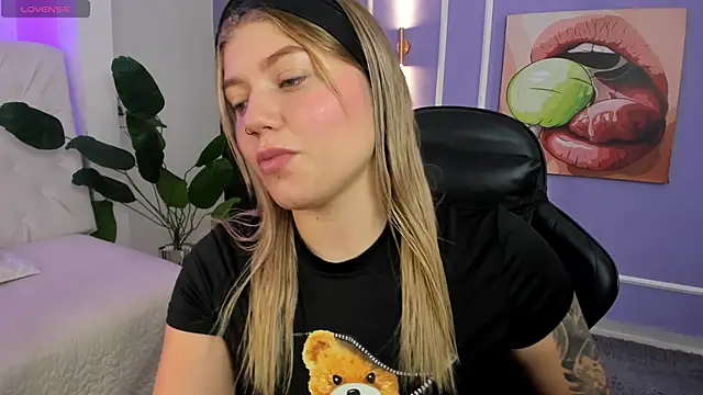 alaia greyy online show from 11-15-25, 02:35