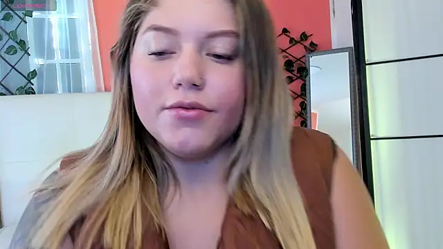 Snapshot of alaia_greyy chatting on 04-28-26, 01:05 alaia greyy online show from 04-28-26, 01:05