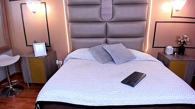 CAYLINCOLLINS online show from 02-07-25, 07:49