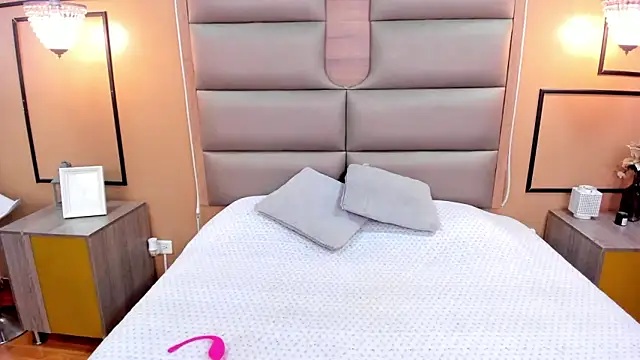 CAYLINCOLLINS online show from 02-13-25, 03:50