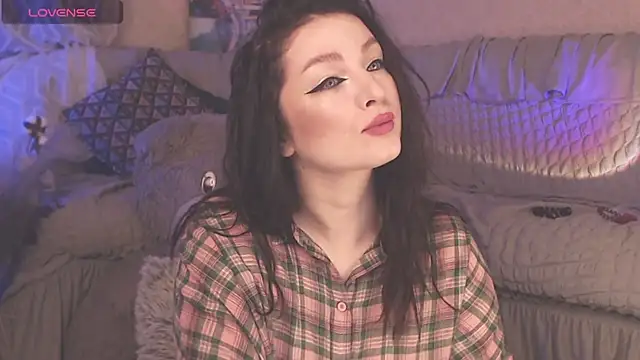 Snapshot of BritneyBarker chatting on 03-12-25, 01:36 BritneyBarker online show from 03-12-25, 01:36