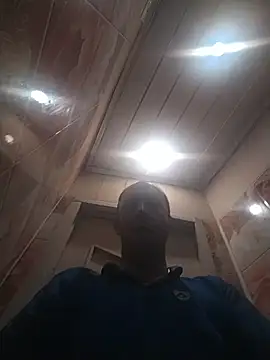 Snapshot of MaxDevilWhite chatting on 10-25-25, 10:04 MaxDevilWhite online show from 10-25-25, 10:04