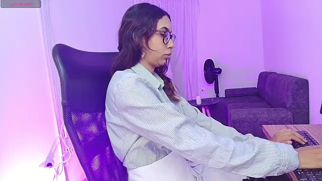 RenataLujan  online show from 01-24-25, 04:17