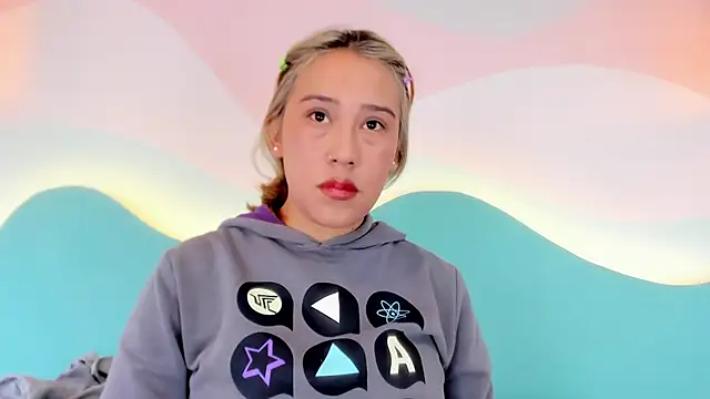 Lannajansen online show from 11-18-25, 02:54