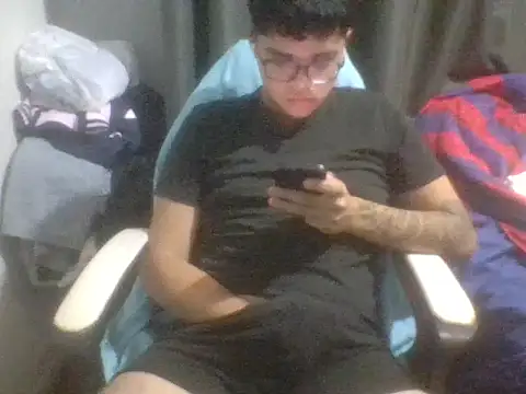 Snapshot of luciano18_ chatting on 01-22-25, 12:16 luciano18 online show from 01-22-25, 12:16