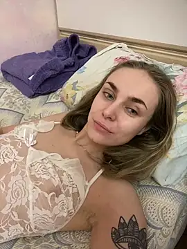 Snapshot of White_Lu chatting on 01-23-25, 10:22 White Lu online show from 01-23-25, 10:22